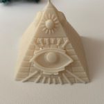 Lumanare din ceara de soia in forma de piramida